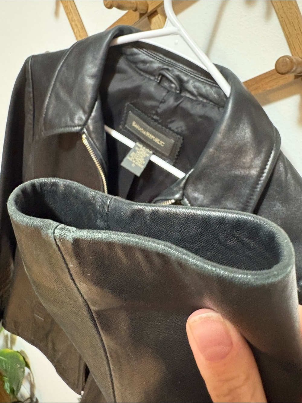Black Genuine Leather Jacket - Banana Republic- Size S - Picture 4 of 11